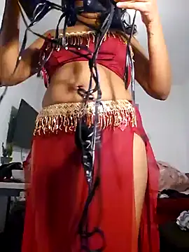 Snapshot of lizzzziee chatting on January 6, 8:24 am lizzzziee online show from January 6, 8:24 am