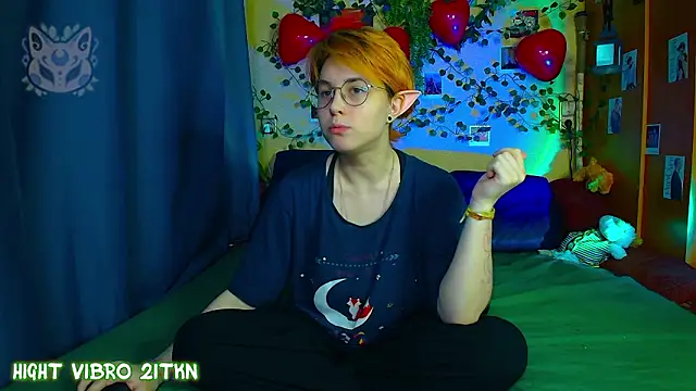 TrickyKitsune online show from March 7, 3:20 pm