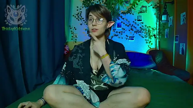TrickyKitsune online show from April 27, 4:27 pm