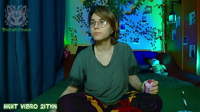 Snapshot of TrickyKitsune chatting on May 11, 4:04 pm TrickyKitsune online show from May 11, 4:04 pm