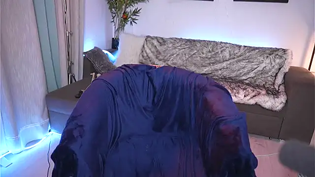 Magnetic Amy online show from January 11, 2:36 pm