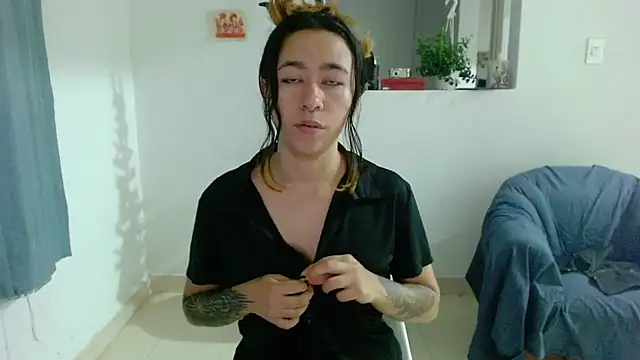 Snapshot of Maam_Ine chatting on December 16, 12:59 am Maam Ine online show from December 16, 12:59 am