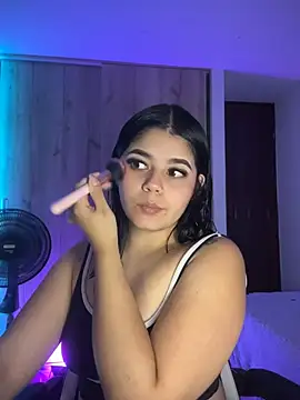 Snapshot of pretty_angela1 chatting on June 19, 3:22 am pretty angela1 online show from June 19, 3:22 am