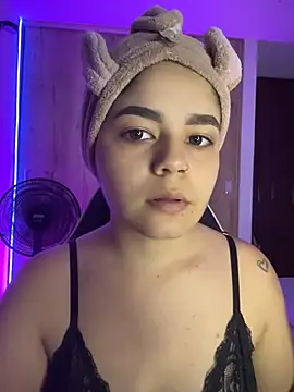 Snapshot of pretty_angela1 chatting on July 3, 5:14 am pretty angela1 online show from July 3, 5:14 am