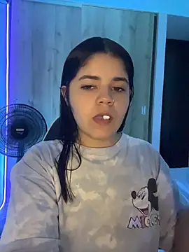 Snapshot of pretty_angela1 chatting on July 31, 11:26 pm pretty angela1 online show from July 31, 11:26 pm