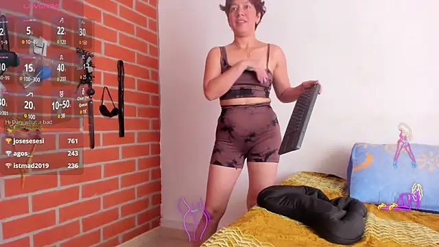 Laura hellss online show from February 1, 6:40 pm