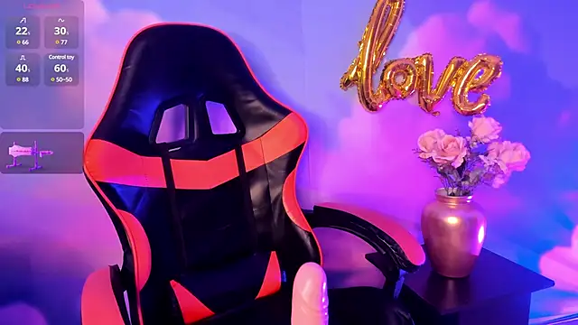 Snapshot of LunaPleasure chatting on February 14, 1:56 am LunaPleasure online show from February 14, 1:56 am