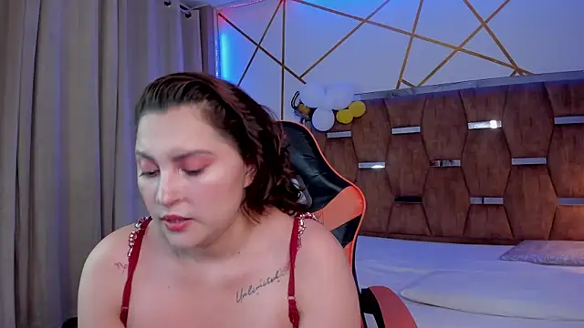 Snapshot of LunaPleasure chatting on October 6, 4:43 am LunaPleasure online show from October 6, 4:43 am