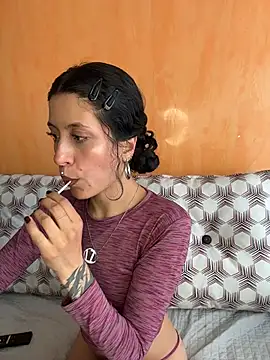 Snapshot of indira_k chatting on November 17, 3:40 pm indira k online show from November 17, 3:40 pm