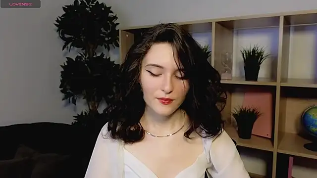 Snapshot of niki_cutes chatting on January 12, 1:11 am niki cutes online show from January 12, 1:11 am