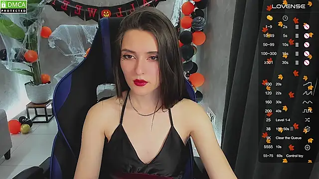 Snapshot of niki_cutes chatting on October 31, 1:06 am niki cutes online show from October 31, 1:06 am