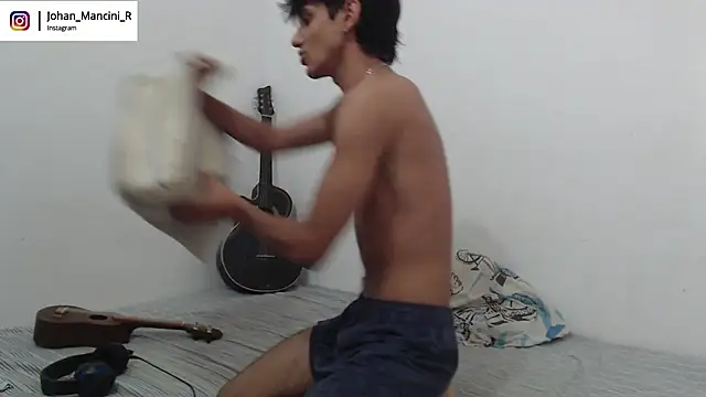 Snapshot of Johan_Mancini_R chatting on March 22, 8:48 pm Johan Mancini R online show from March 22, 8:48 pm