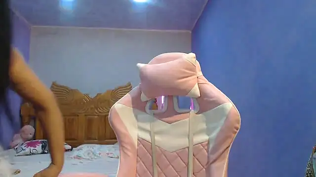 Coral0403 online show from October 20, 6:30 pm