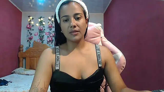 Coral0403 online show from May 4, 6:59 pm