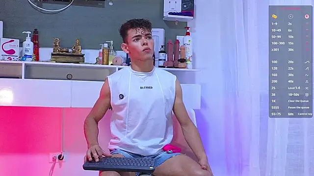 Snapshot of Nijinsky_LatinBoy chatting on August 6, 1:46 pm Nijinsky LatinBoy online show from August 6, 1:46 pm