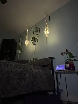 AlessasRoom online show from May 2, 5:45 am