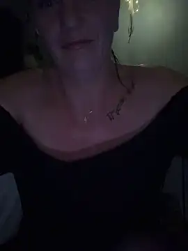 Snapshot of AlessasRoom chatting on May 16, 6:21 am AlessasRoom online show from May 16, 6:21 am