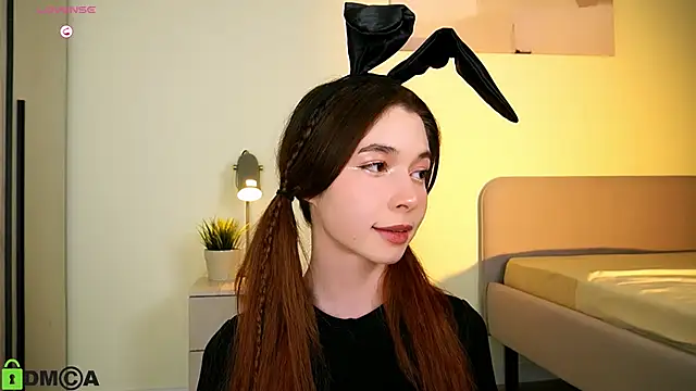 Snapshot of LittleOriana chatting on February 1, 7:23 pm LittleOriana online show from February 1, 7:23 pm