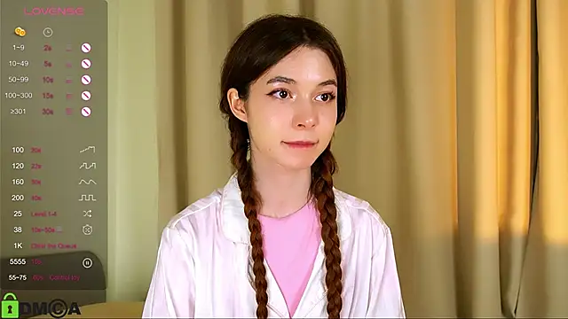 Snapshot of LittleOriana chatting on February 10, 1:14 am LittleOriana online show from February 10, 1:14 am