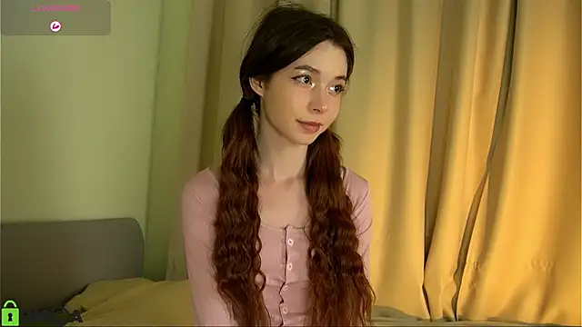 Snapshot of LittleOriana chatting on February 13, 8:34 pm LittleOriana online show from February 13, 8:34 pm