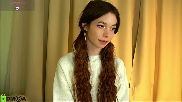 Snapshot of LittleOriana chatting on February 14, 2:39 am LittleOriana online show from February 14, 2:39 am