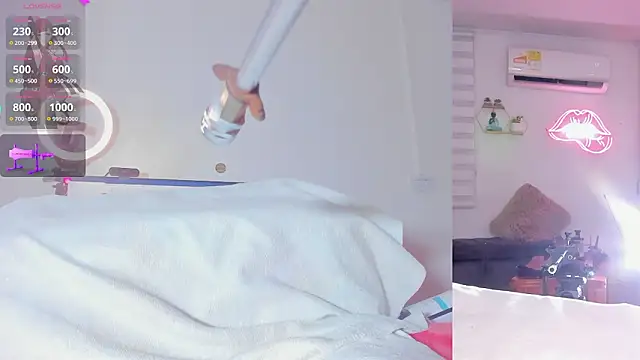 Maria Jones  online show from February 3, 1:15 am