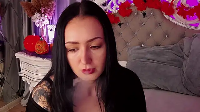 Snapshot of KimKhallifa chatting on November 4, 5:28 am KimKhallifa online show from November 4, 5:28 am