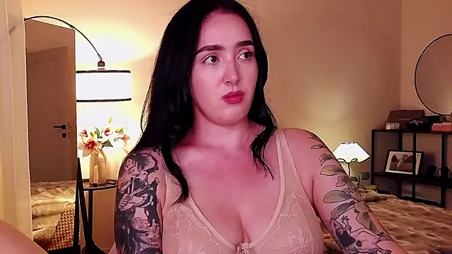 KimKhallifa online show from July 11, 4:32 pm