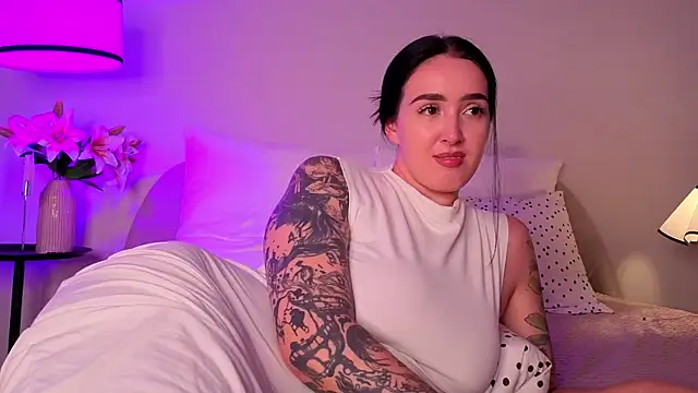 KimKhallifa online show from July 22, 3:04 pm