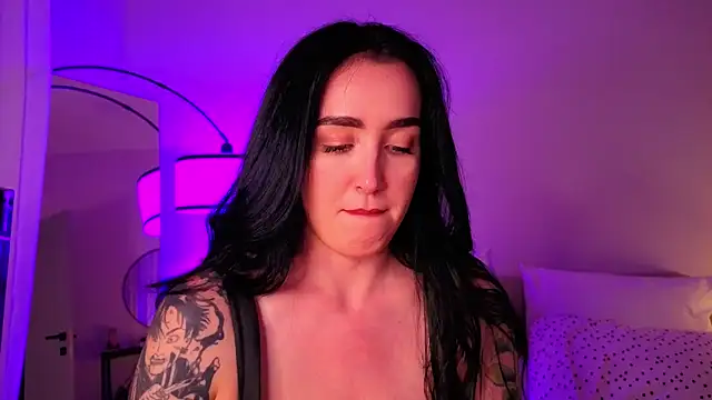 KimKhallifa online show from July 31, 5:56 pm