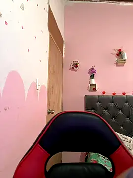 Snapshot of emmariders2 chatting on October 6, 4:26 pm emmariders2 online show from October 6, 4:26 pm