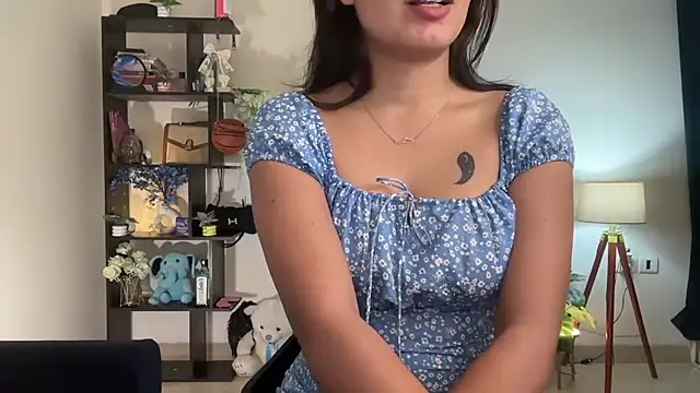 Snapshot of roseofvenom chatting on November 4, 7:57 pm roseofvenom online show from November 4, 7:57 pm