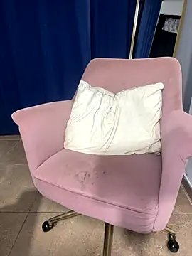 Ninabrunette18 online show from October 7, 2:42 am