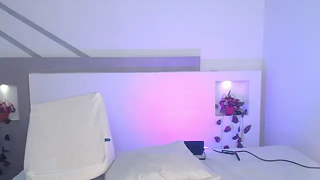 Snapshot of VenusEvans1 chatting on February 19, 12:14 am VenusEvans1 online show from February 19, 12:14 am