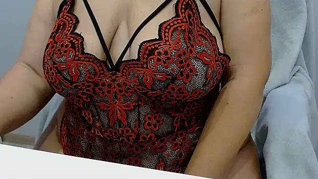 Snapshot of Betty2u chatting on November 7, 8:36 am Betty2u online show from November 7, 8:36 am