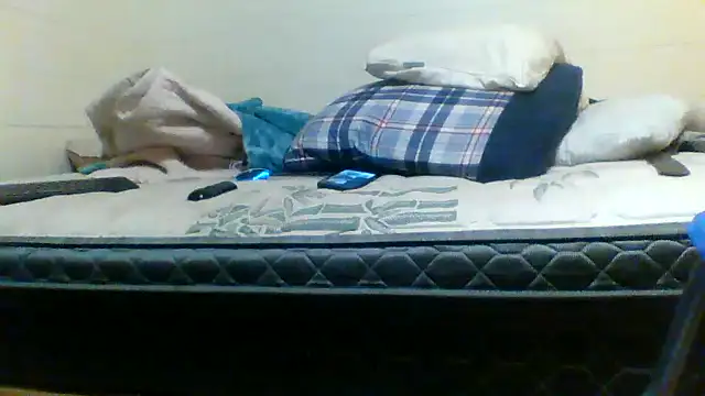 Snapshot of k1oudE chatting on February 11, 7:12 am k1oudE online show from February 11, 7:12 am