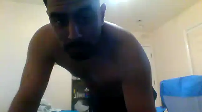 Snapshot of k1oudE chatting on February 20, 7:30 pm k1oudE online show from February 20, 7:30 pm