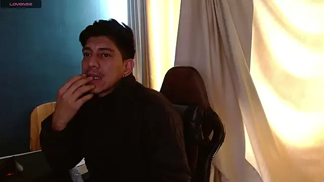 Snapshot of Noah-cock chatting on November 23, 5:13 pm Noah-cock online show from November 23, 5:13 pm