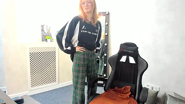 Snapshot of ElizabethHarpper chatting on January 31, 8:11 am ElizabethHarpper online show from January 31, 8:11 am