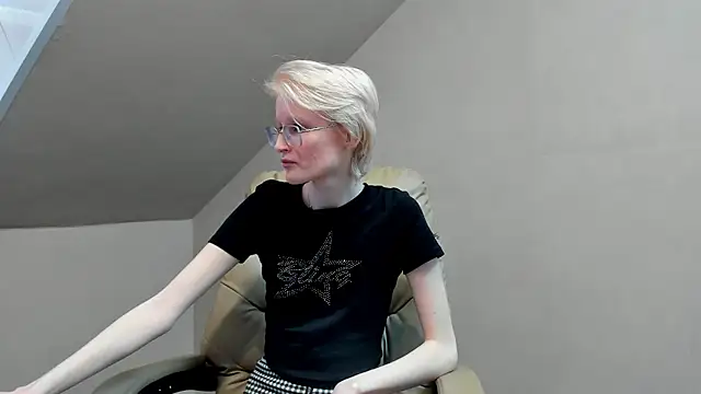 Snapshot of ElizabethHarpper chatting on March 21, 10:50 am ElizabethHarpper online show from March 21, 10:50 am