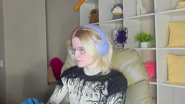 Snapshot of ElizabethHarpper chatting on November 2, 1:19 am ElizabethHarpper online show from November 2, 1:19 am