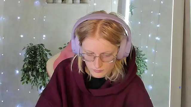 Snapshot of ElizabethHarpper chatting on November 24, 1:05 am ElizabethHarpper online show from November 24, 1:05 am