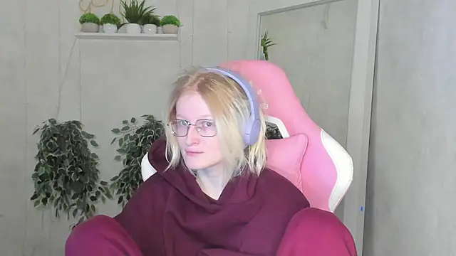 Snapshot of ElizabethHarpper chatting on November 28, 1:08 am ElizabethHarpper online show from November 28, 1:08 am