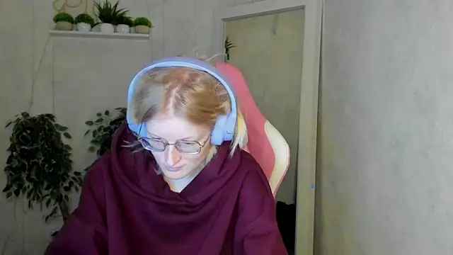 Snapshot of ElizabethHarpper chatting on November 29, 12:57 am ElizabethHarpper online show from November 29, 12:57 am