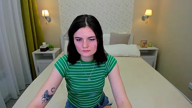 Snapshot of CharlotteMitchell chatting on February 5, 1:11 pm CharlotteMitchell online show from February 5, 1:11 pm