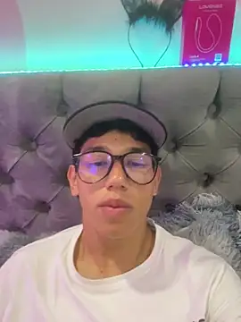 RyanPricee online show from May 6, 2:51 am