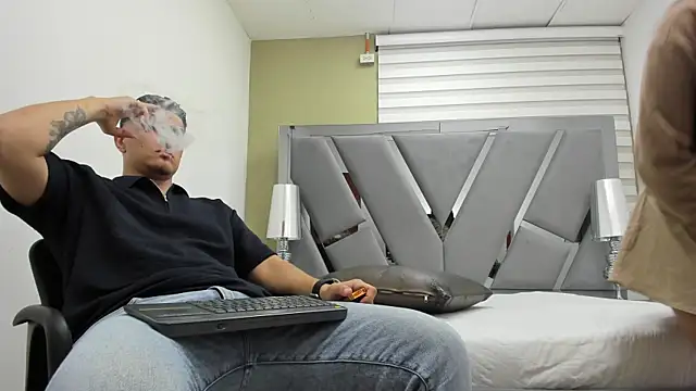 Snapshot of DAVID_VICTORIAA chatting on May 29, 1:09 pm DAVID VICTORIAA online show from May 29, 1:09 pm