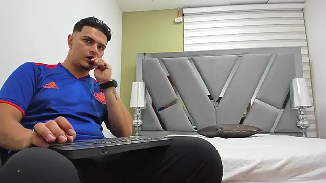 Snapshot of DAVID_VICTORIAA chatting on June 12, 1:10 pm DAVID VICTORIAA online show from June 12, 1:10 pm