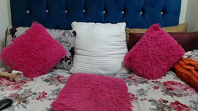 Snapshot of SexyLadyBoosxx chatting on February 7, 12:58 am SexyLadyBoosxx online show from February 7, 12:58 am