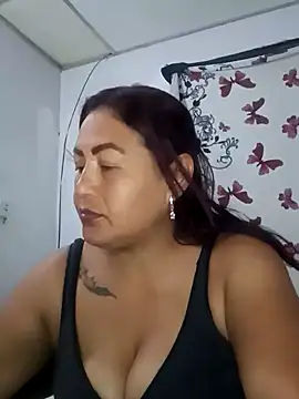 Snapshot of Abigail_BigTits chatting on March 12, 12:04 pm Abigail BigTits online show from March 12, 12:04 pm